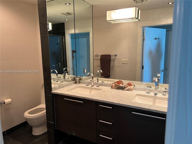 Building Photo - 900 Biscayne Blvd