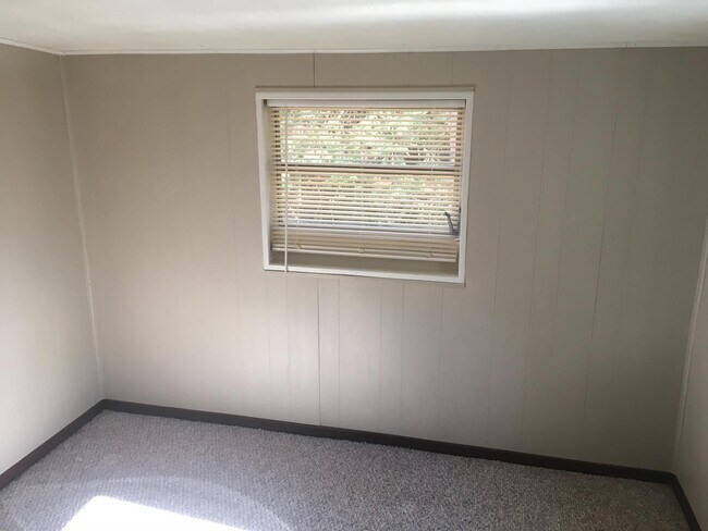 Building Photo - 49 Green Acres View Ln