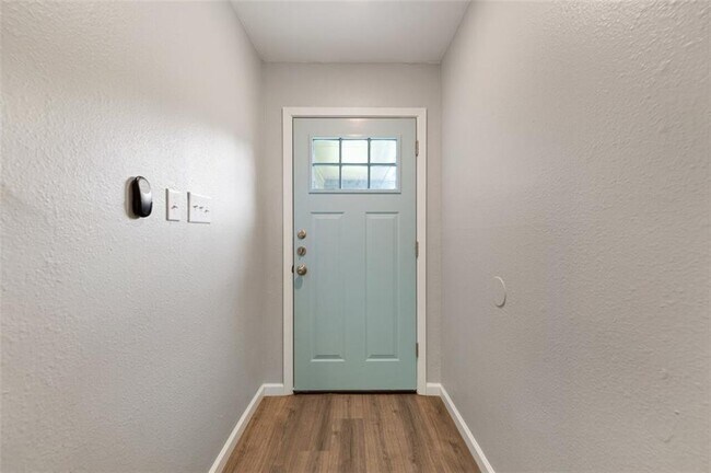 Foto del edificio - 2404 Burleson Ct