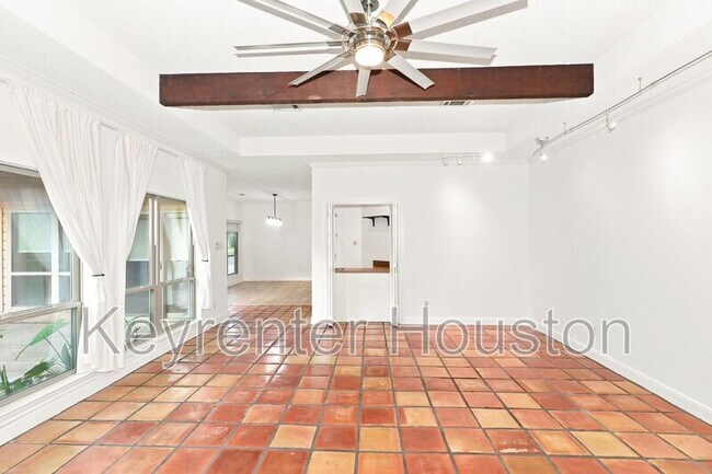Building Photo - 2234 Foreland Dr