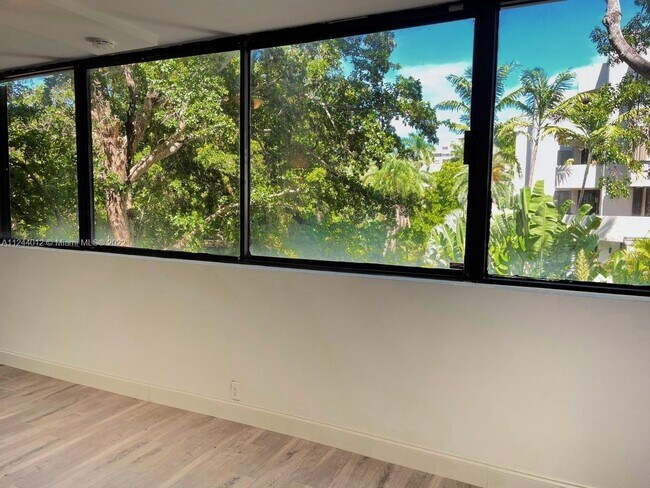 Building Photo - 121 Crandon Blvd