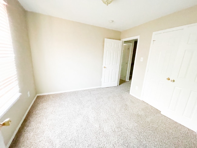 Building Photo - 2704 Clemson Cir