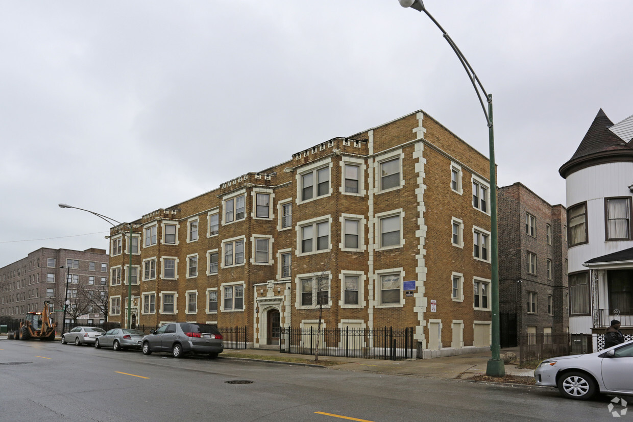 Building Photo - 7600-14 S South Shore Dr