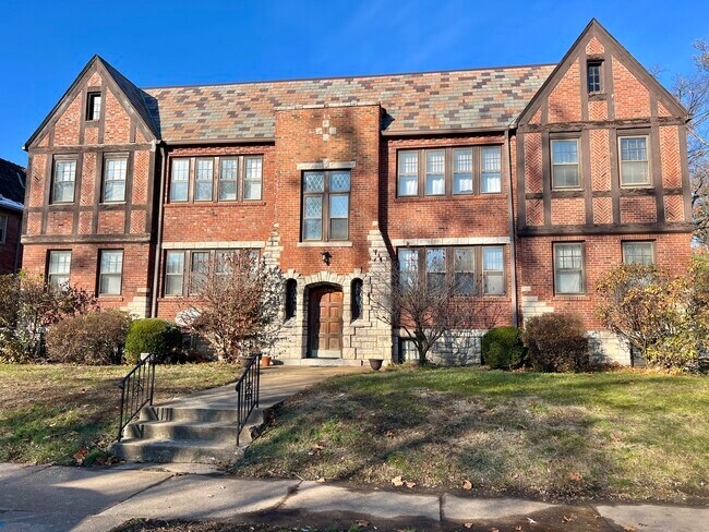 Foto del edificio - 7305 Pershing Ave