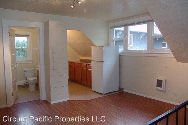 Building Photo - 115 NW 22nd Pl
