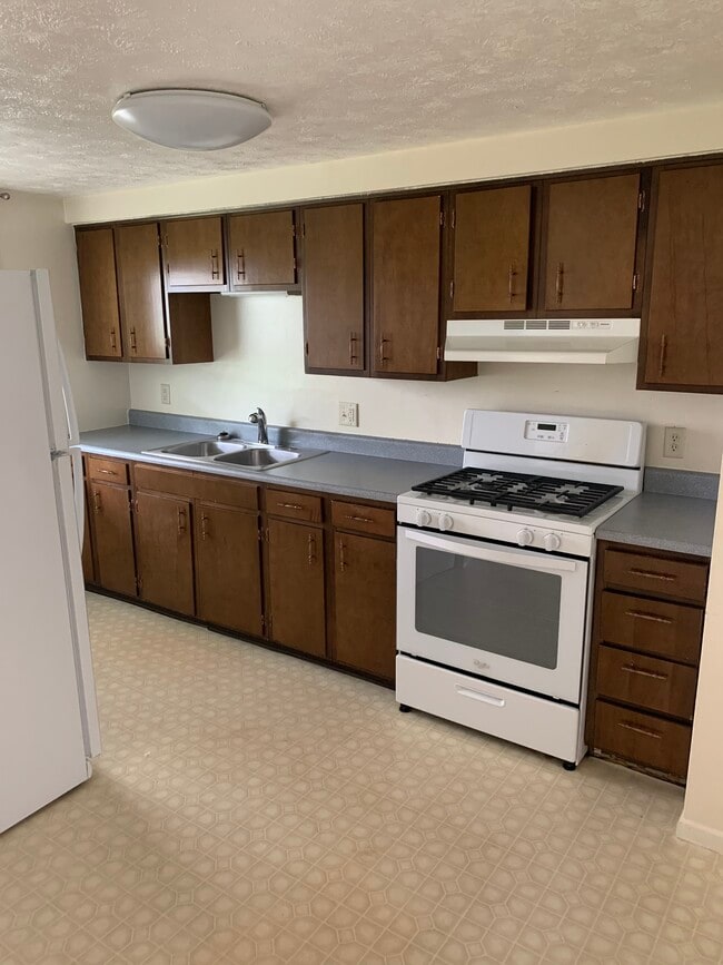 Kitchen - 614 Sherman St