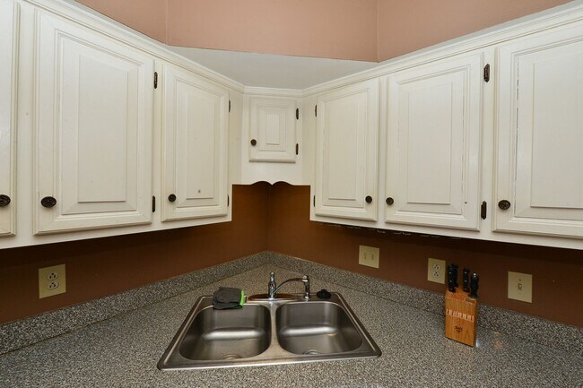 Building Photo - Nice townhouse in Little Neck!