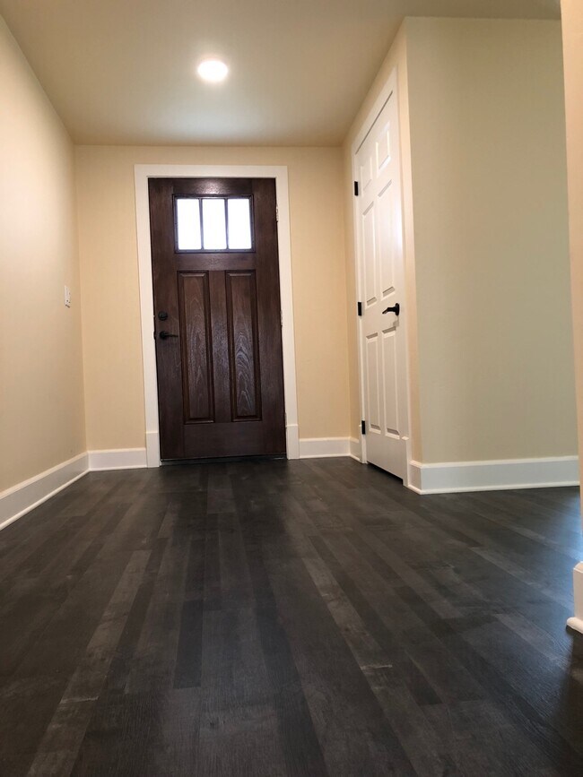 Foto del edificio - 722 E 5th Ave