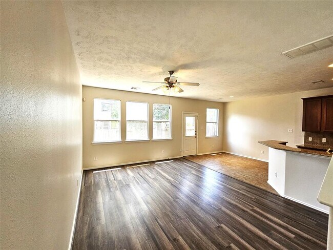 Building Photo - 11 Bower Bank Ct