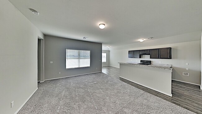 Foto del edificio - 4 Bedroom 2 Bath Home in Mustang Schools