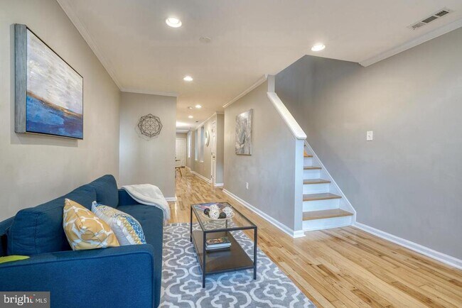 Building Photo - 233 S Highland Ave