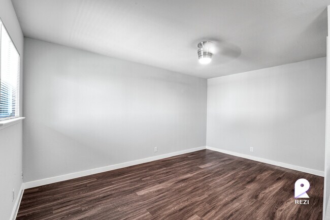 Building Photo - 803-809 Tirado St