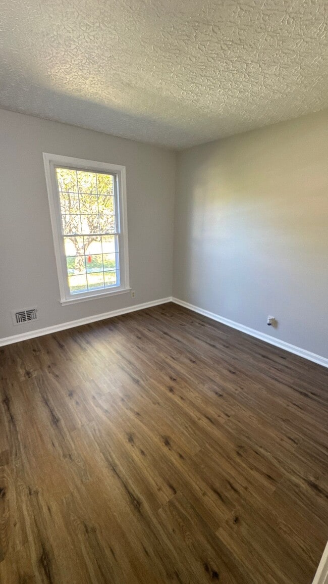 Foto del edificio - 8203 Rochelle Rd