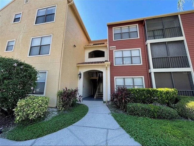 Building Photo - One Bedroom Apartment in Gated Community - Easy Highway Access!