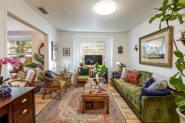 Foto del edificio - 310 NW 8th St