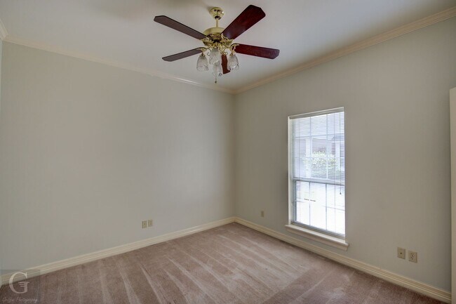 Building Photo - 4BD/3BA - 3 Car Garage