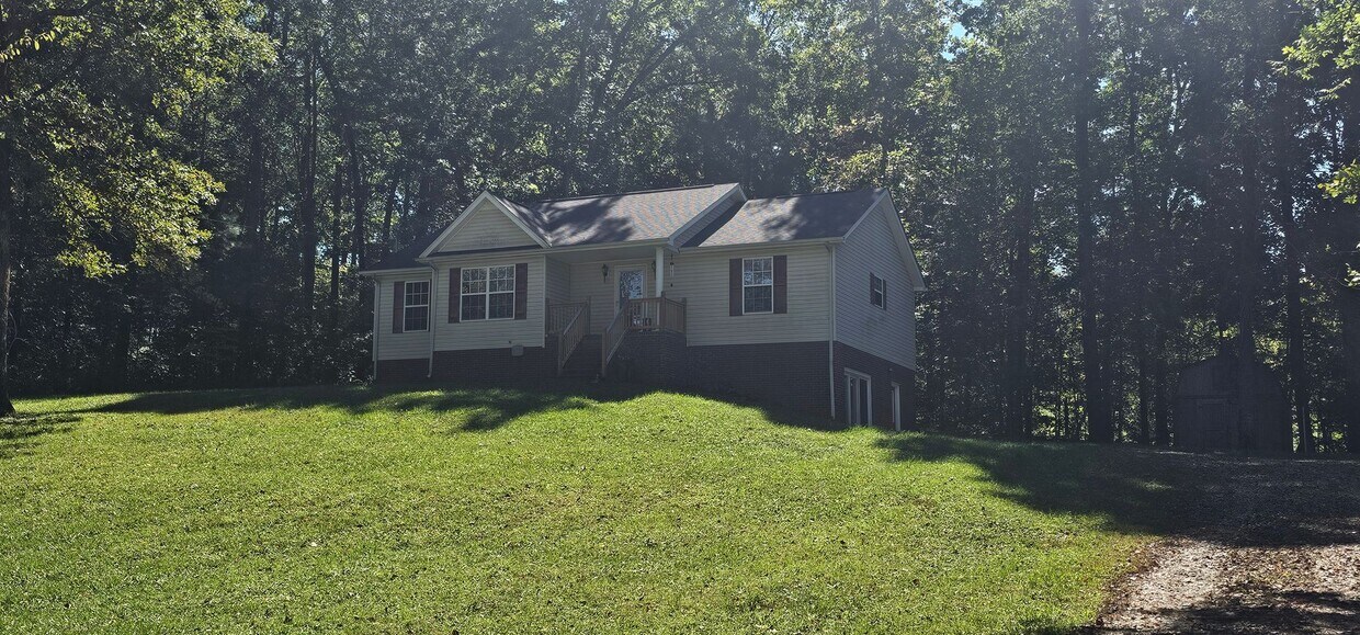 Foto del edificio - 3 Bedrooms 2 Bath Ranch with unfinished ba...