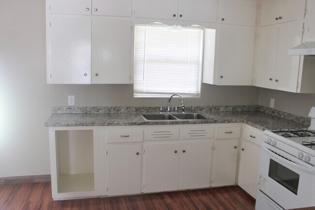 Building Photo - 3408 Allendale St