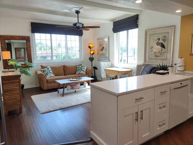 Foto del edificio - Seasonal Short-Term Condo located in Downt...