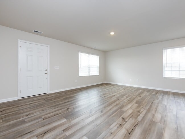 Foto del edificio - 1048 Old Trade St