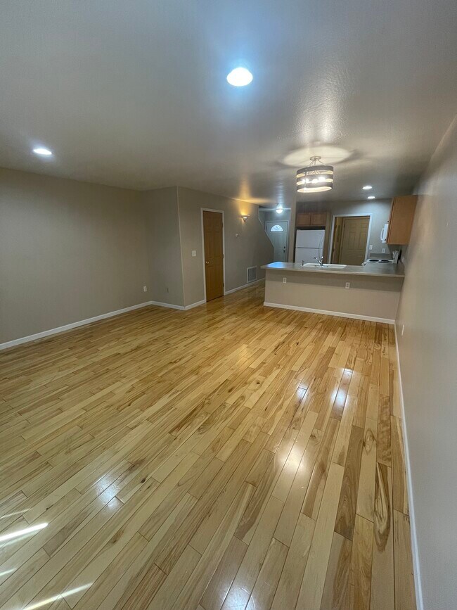 Foto del edificio - 4220 Central Ave