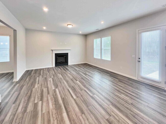 Building Photo - BRAND NEW 3 BR/2.5 BA Traditional in Acworth!