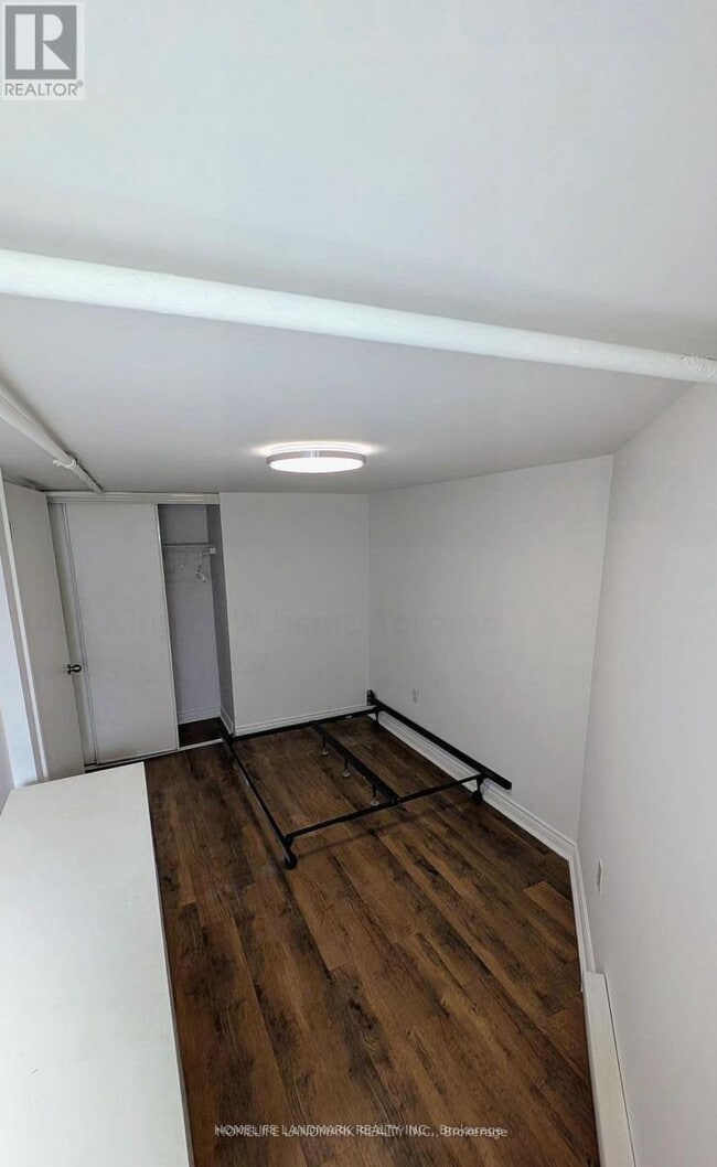 Photo du bâtiment - 1492 King St W