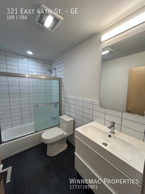 Foto del edificio - 321 E 44th St