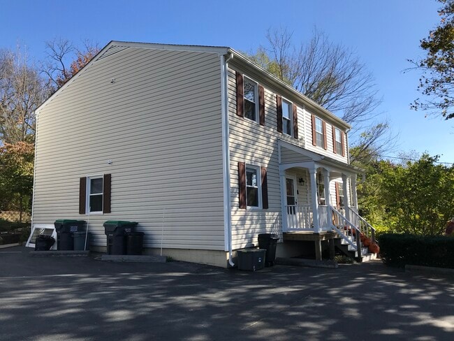 Building Photo - 713 Palatine Ave