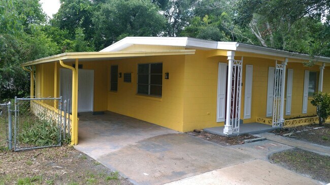 Foto del edificio - 3 Bed 1 Bath Home | Pet Friendly with Fenced Yard | Washer Dryer Hook Ups | Section 8 Welcome