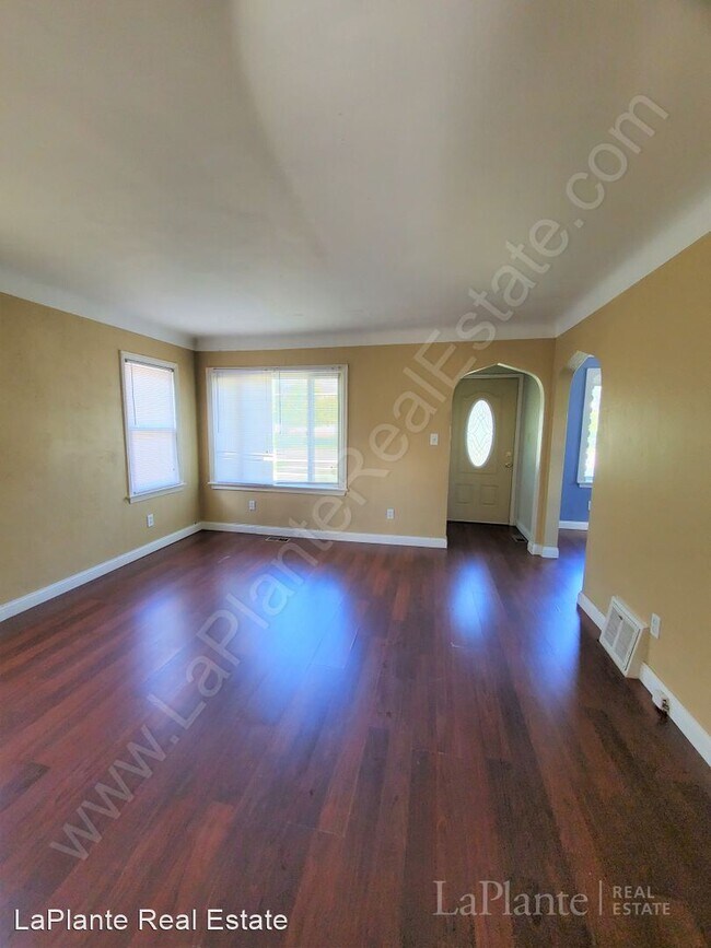 Building Photo - 3 br, 1 bath House - 3434 Bellevue Rd.