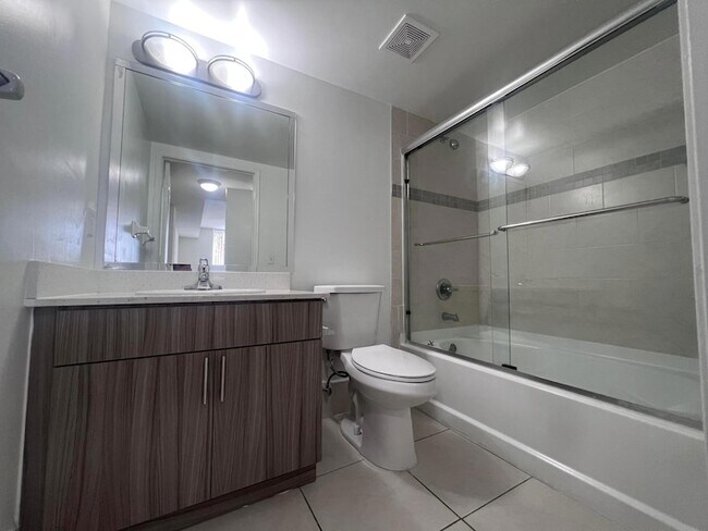 Foto del edificio - 16900 N Bay Rd