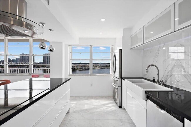Foto del edificio - 2801 NE 183rd St