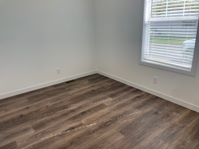 Building Photo - 326 White Oak Ln
