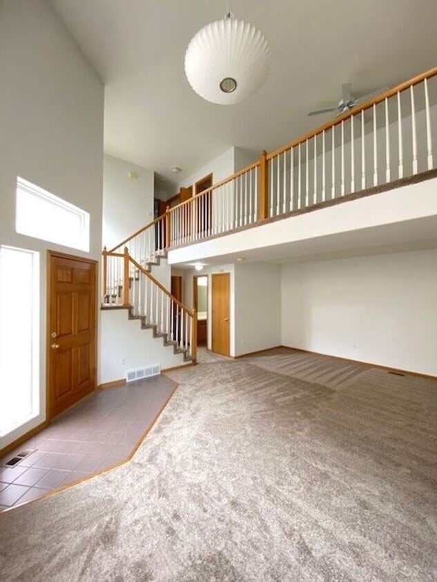 Primary Photo - Large 3 Bed, 2.5 Bath Townhome in Northwes...