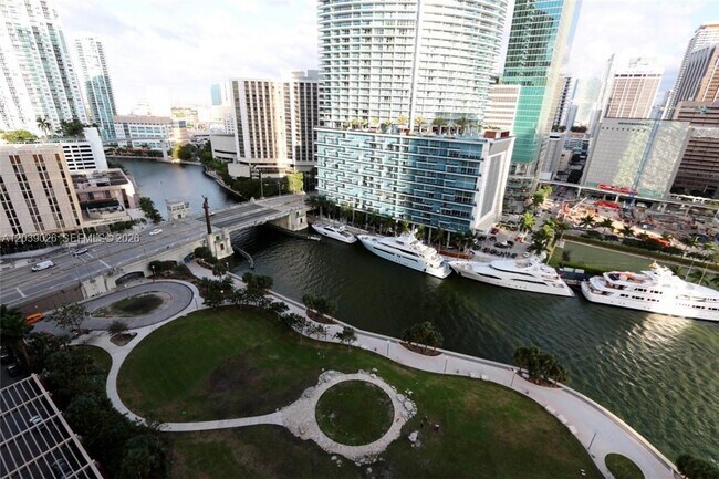Foto del edificio - 465 Brickell Ave