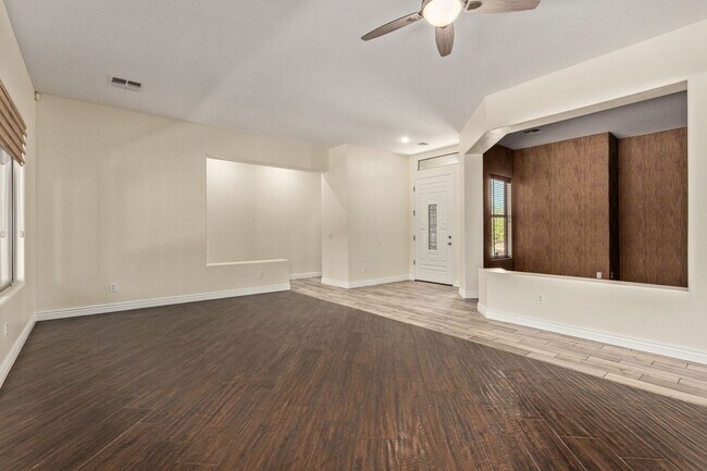 Foto del edificio - 3 Bedroom with Den in Chandler
