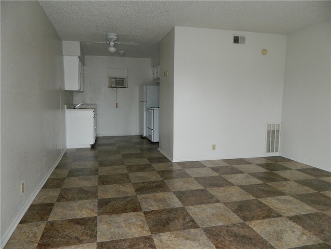 Building Photo - 1501 Kinney Ave
