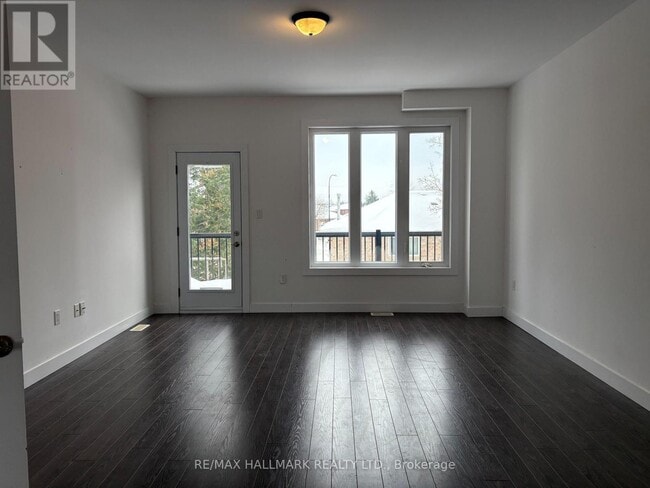 Photo du bâtiment - 540 Essa Rd