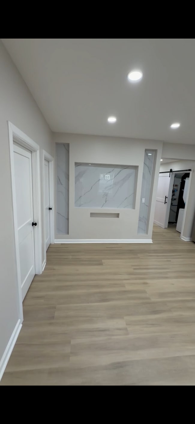 Building Photo - Room in Apartment on Comet Ives Ln