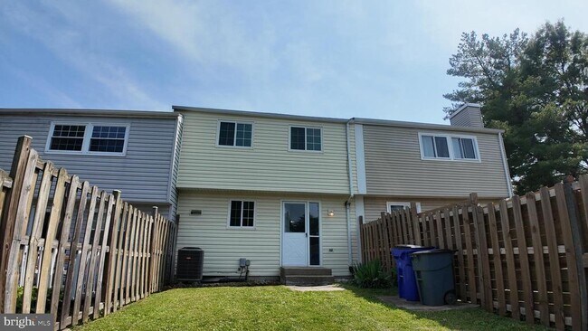 Foto del edificio - 1721 Springhouse Ct