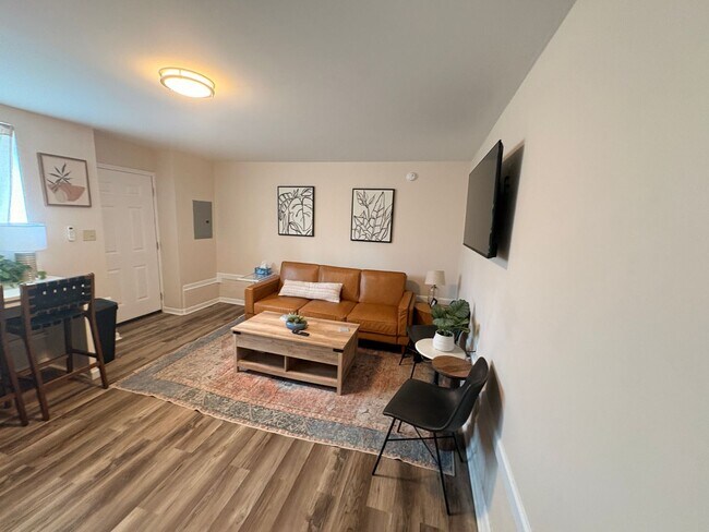 Building Photo - 1 Bed/ 1 Bath Apartment | DOWNTOWN LOCATION