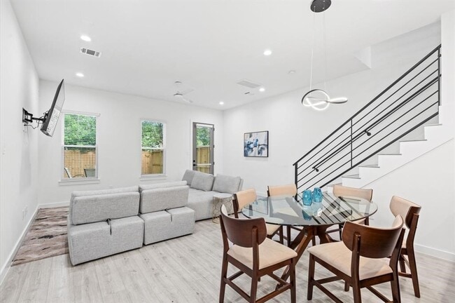 Building Photo - 6827 Cadillac St