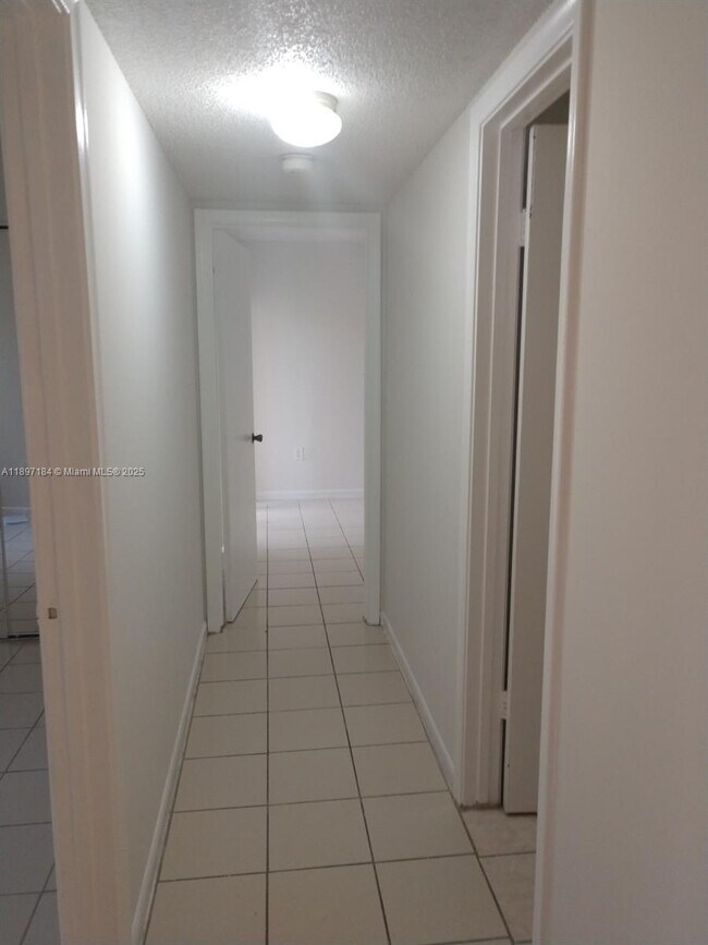 Foto del edificio - 580 NW 114th Ave
