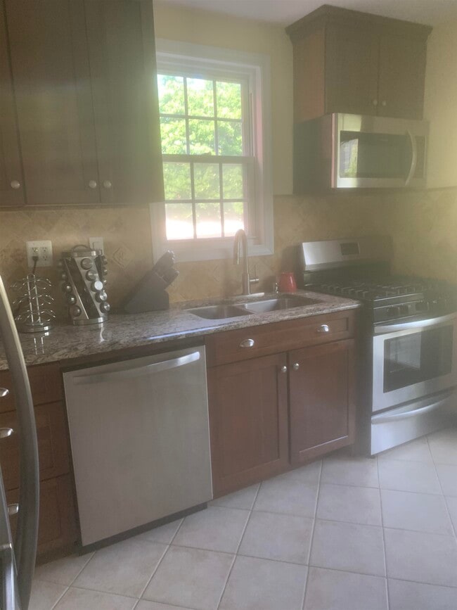 Foto del edificio - 148 Nesbit St