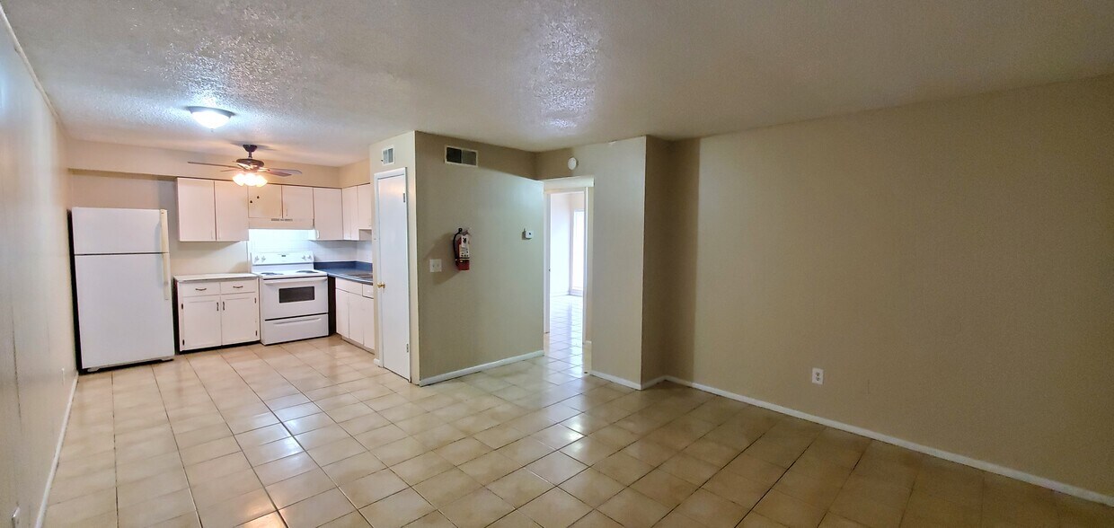 9415 Goldenrod Rd Unit A., Thonotosassa, FL 33592 Apartments in