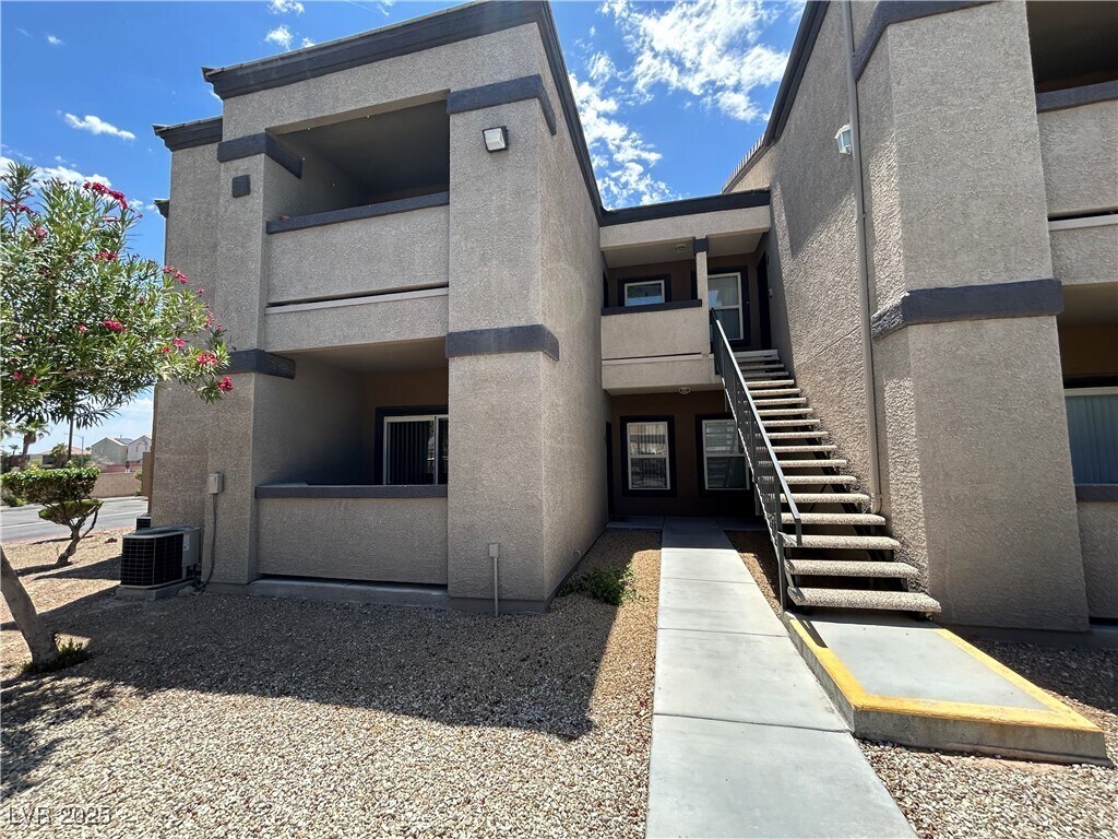 Foto principal - 6650 W Warm Springs Rd