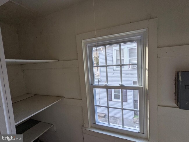 Building Photo - 104 N Main St