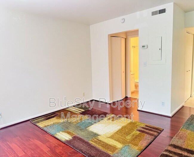 Building Photo - 1243 Cedars Court