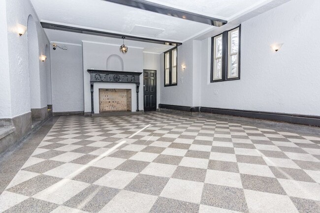 Building Photo - 7147 S Jeffery Blvd